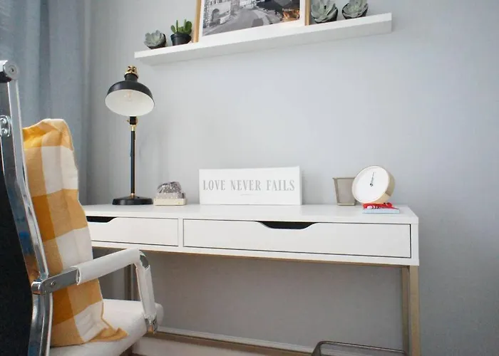 Cozy Nest In Chicago's Vibrant Lincoln Square Chicago