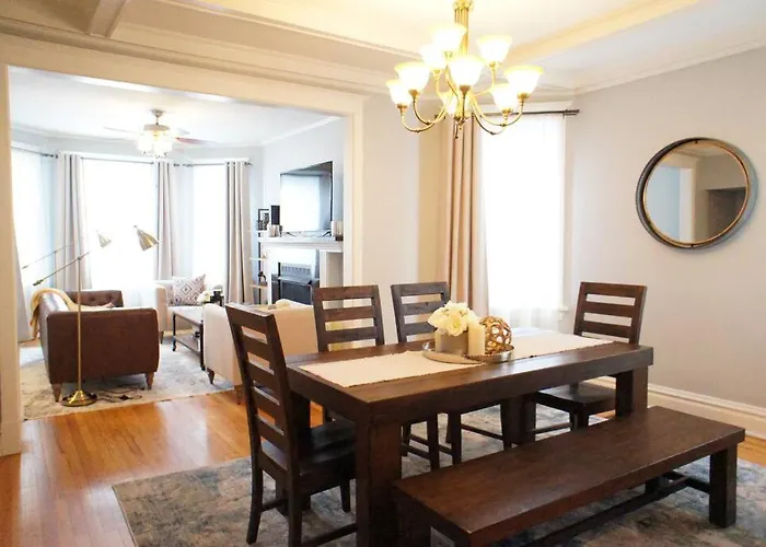 Cozy Nest In Chicago's Vibrant Lincoln Square *
